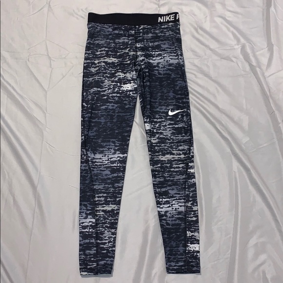 Nike Dri-Fit - Picture 1 of 2